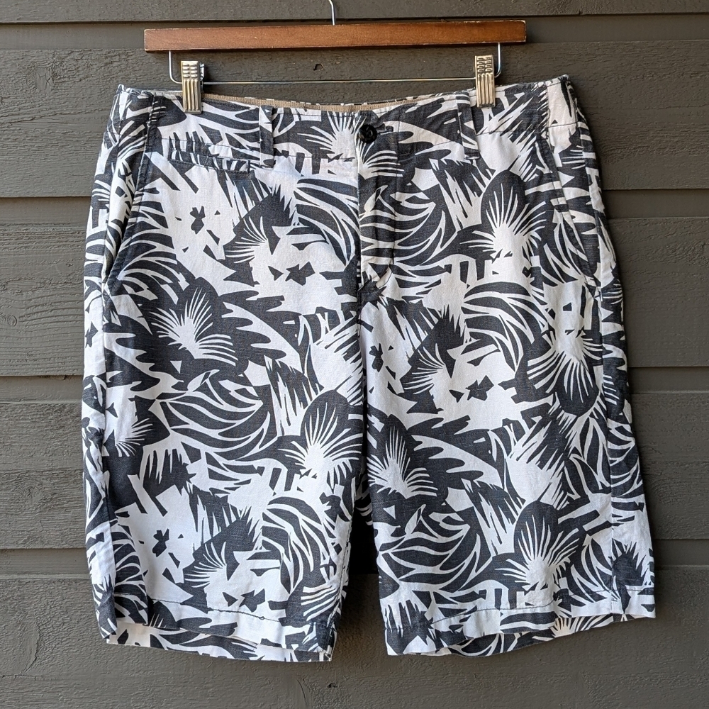 GAP Men’s The Lived-In Short Flat Front Gray White Floral Size 33 Linen Cotton